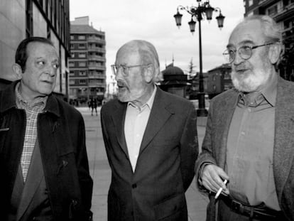 Jos&eacute; Goytisolo, Caballero Bonald y &Aacute;ngel Gonz&aacute;lez, en 1997.