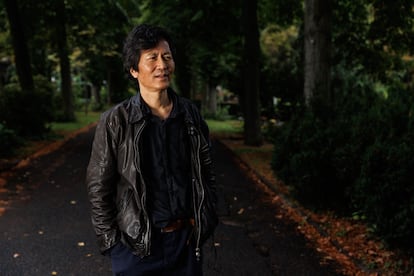 Byung-Chul Han, en agosto de 2023, en el antiguo cementerio de San Mateo de Berlín.