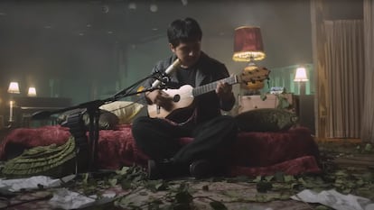 Macario Martínez en el video musical de 'Si te mentí', tema inspirado en la serie 'The Last of Us'.