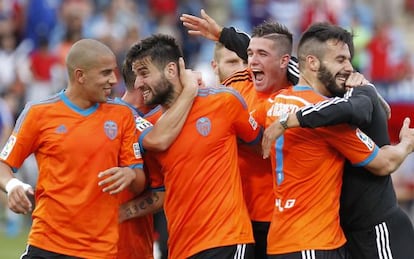 Los jugadores del valencia celebran el pase a la Champions.