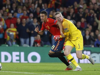 Rodrigo, en una acción ante Inglaterra este lunes.