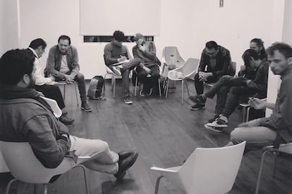 Uno de los círculos de reflexión de hombres, organizado por Casa Tonalá, en Ciudad de México