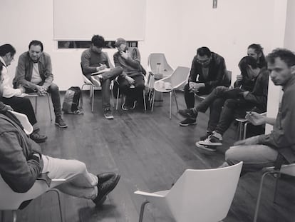Uno de los círculos de reflexión de hombres, organizado por Casa Tonalá, en Ciudad de México, en 2019.