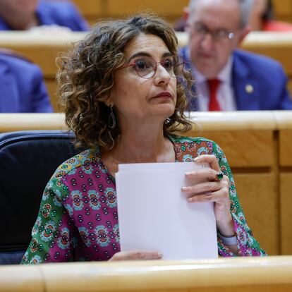 MADRID, 24/09/2024.- La vicepresidenta segunda y ministra de Hacienda, María Jesús Montero, durante el pleno del Senado donde se celebra la sesión de control al Gobierno, este martes en Madrid. EFE/Zipi Aragón