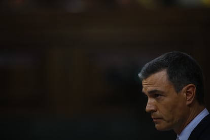 El presidente Pedro Sánchez ha anunciado impuestos a eléctricas y banca y medidas sociales para paliar el golpe de la inflación. 