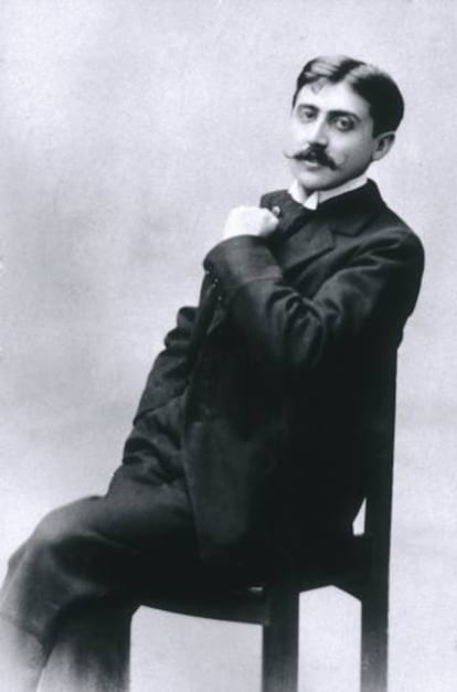 El escritor Marcel Proust en una sesi&oacute;n fotogr&aacute;fica.