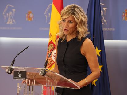 Yolanda Díaz ofrece una rueda de prensa tras reunirse con el Rey Felipe VI, este lunes en el Congreso de los Diputados.