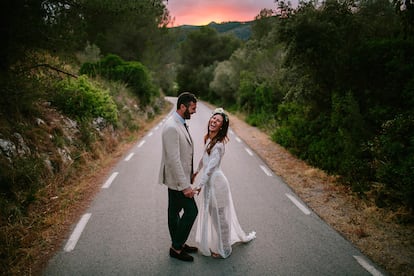 La fotografía de boda que se lleva es la que muestra a unos novios naturales y no encorsetados.