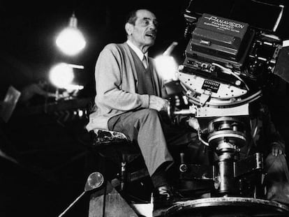 Luis Buñuel, durante un rodaje.