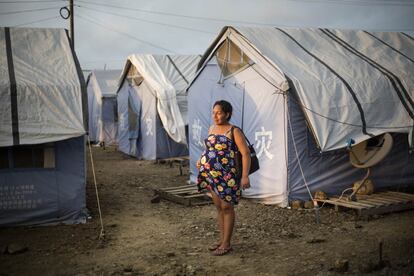 Alicia salía de cuentas cerca del 16 de abril. Un año después del sismo sigue viviendo en un campamento oficial en Pedernales, esperando la ayuda de la casa que le prometió el Gobierno. 