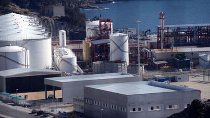 Una de las plantas de biodiésel en el puerto exterior de Ferrol