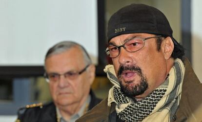 El actor Steven Seagal junto al &#039;sheriff&#039;, Joe Arpaio.  