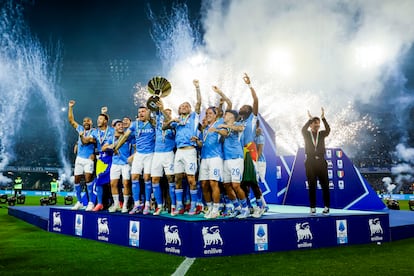 Los jugadores del Nápoles celebran su cuarto 'Scudetto' el pasado viernes.
