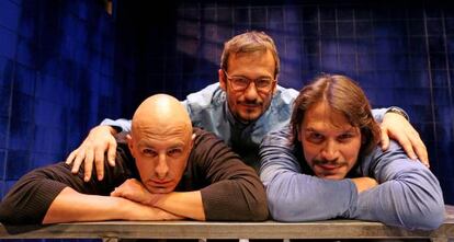 De izquierda a derecha, Roberto &Aacute;lamo, David Serrano y Sergio Peris-Mencheta, ayer en los Teatros del Canal.