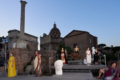 Dolce & Gabbana desfile en la Via Sacra de Roma