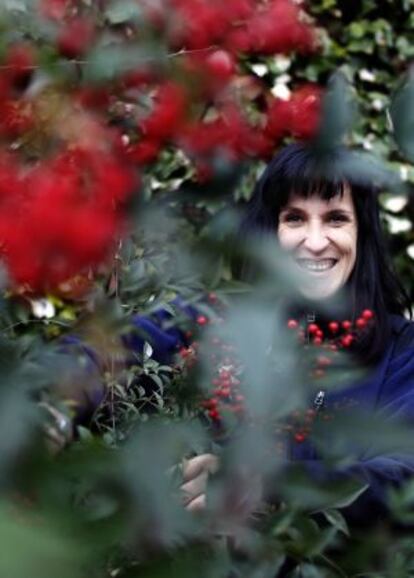 María Jesús Barrios, en su jardín de Rivas.