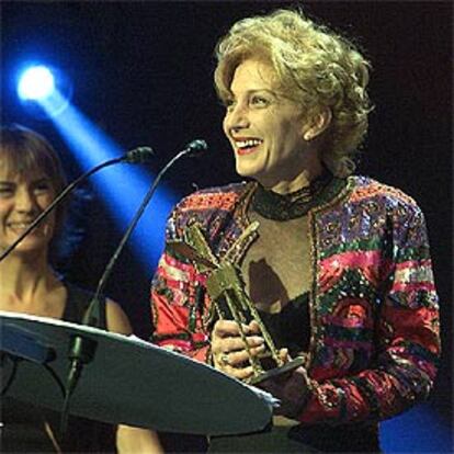 Marisa Paredes con su Premio Cinemanía.