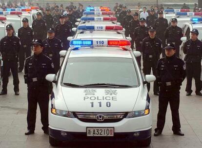 Patrullas de la policía china en Hangzhou, ciudad del sureste del país.