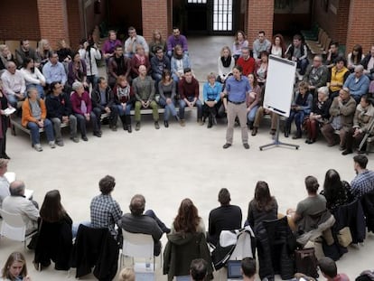 Pablo Iglesias responde las preguntas de 15 ciudadanos en el acto &#039;Entrevista de trabajo&#039;. 