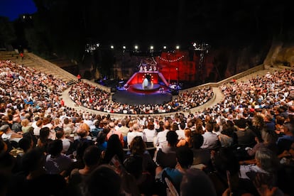 Vista del anfiteatro del Grec durante el espectáculo de estreno de la edición de 2025.