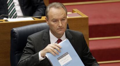 El presidente de la Generalitat, Alberto Fabra, durante la sesi&oacute;n de control en las Cortes.