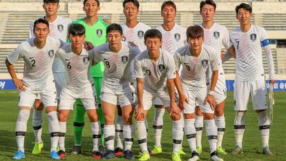 El equipo de Corea del Sur posa antes de un partido.