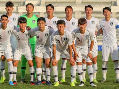 El equipo de Corea del Sur posa antes de un partido.