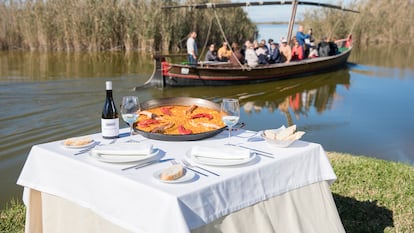 Se dice que fue en El Palmar, un pequeño núcleo pesquero y agrícola a 20 kilómetros al sur de València, donde se cocinó la primera paella.