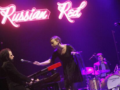 Lourdes Hernández, cantante de Russian Red, en un momento de la actuación de anoche.