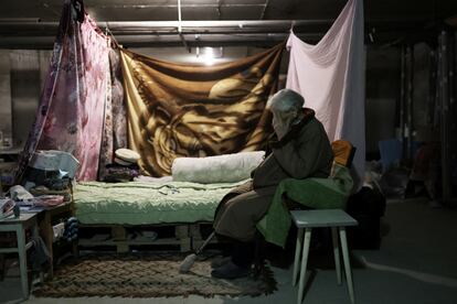 Maria descansaba junto a su cama improvisada dentro de un sótano, el 26 de julio. 