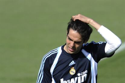 Kaká, recuperado de su lesión, durante el entrenamiento de hoy en Valdebebas