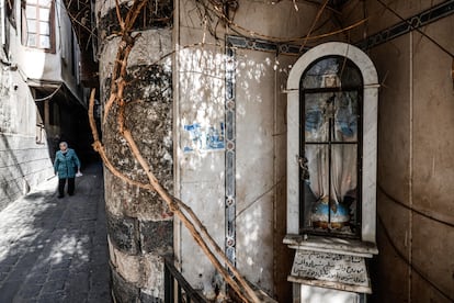 La imagen de la virgen María en una calle del barrio cristiano de Bab Touma.