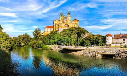 Vista de la abadía de Melk, protagonista literaria de la novela 'El nombre de la rosa', de Umbeto Eco, en el valle del Wachau (Austria).
 