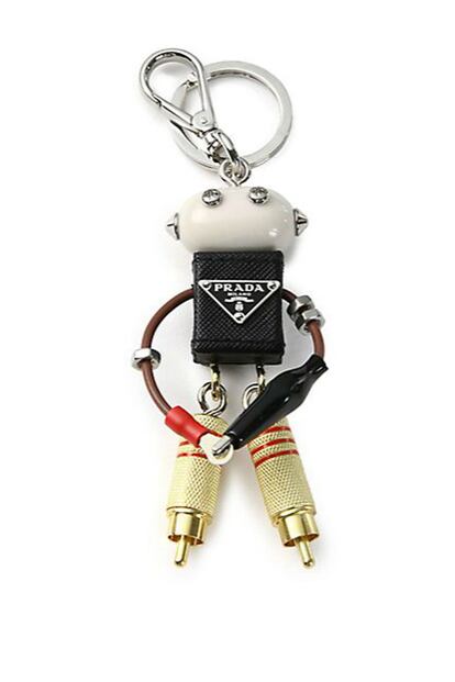Prada transforma este muñeco robot en uno de sus llaveros (260 dólares, unos 235 euros).