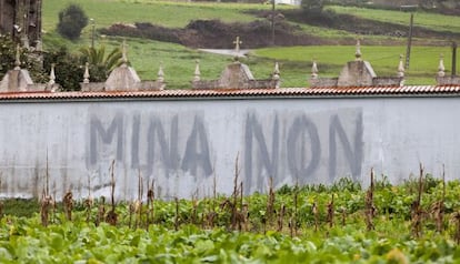 Pintada en un muro contraria a la mina.