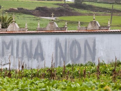 Pintada en un muro contraria a la mina.