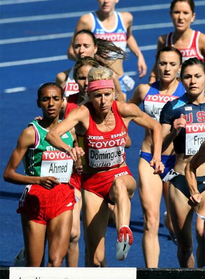 Marta Domínguez salta una valla durante su serie el sábado pasado.