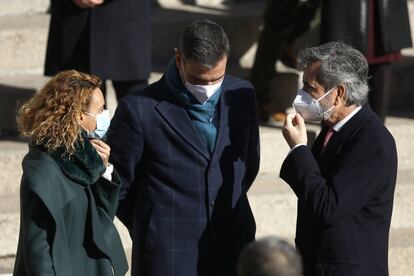 Desde la izquierda, la presidenta del Congreso, Meritxell Batet junto al presidente del Gobierno, Pedro Sánchez y el presidente del Consejo General del Poder Judicial (CGPJ), Carlos Lesmes.