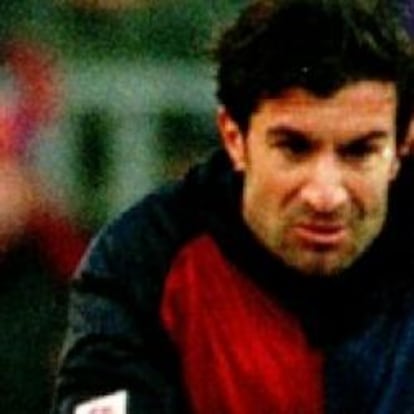 Luís Figo y Raúl González, durante un partido entre el Real Madrid y el F.C. Barcelona la temporada 1998/99