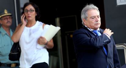 El presidente de la Diputación de Valencia, Alfonso Rus, ante los juzgados tras declarar como testigo en el 'caso Emarsa'.
