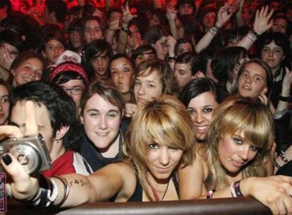 Asistentes en Barcelona a uno de los conciertos organizados por la plataforma Under Eighteen.