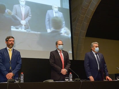 El presidente de la Cámara de Barcelona, Joan Canadell; el presidente de la Generalitat, Quim Torra, y el presidente de la Cámara de Reus, Jordi Just.