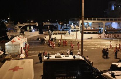 Vista general del desembarco de los migrantes del Diciotti en el puerto de Catania, Sicilia, el 26 de agosto de 2018. 