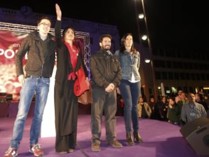 &Iacute;&ntilde;igo Errej&oacute;n, Teresa Rodr&iacute;guez y los dirigentes de Podemos en C&oacute;rdoba David Moscoso y Juana Guerrero.