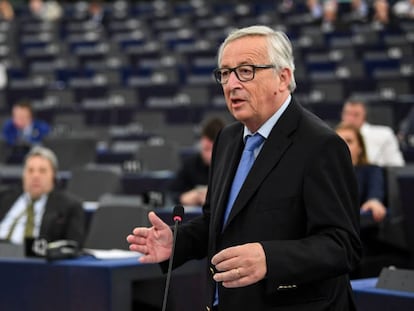 El presidente de la CE, Jean-Claude Juncker, da un discurso en el Parlamento Europeo en Estrasburgo (Francia). EFE/ Patrick Seeger
