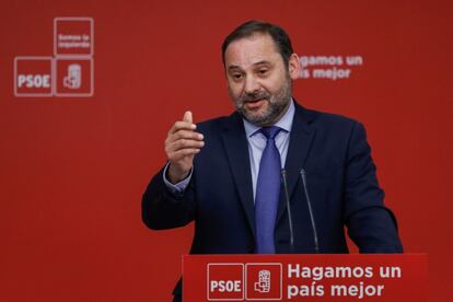 José Luis Ábalos es uno de los integrantes del núcleo duro del equipo de Sánchez. El valenciano se encargará del ministerio de Fomento y tiene por delante avanzar con la inversión en infraestructuras dentro de la cohesión territorial. Recogerá el testigo de Íñigo de la Serna al frente de esta cartera.