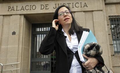 Áurea Soto, a las puertas de los juzgados.