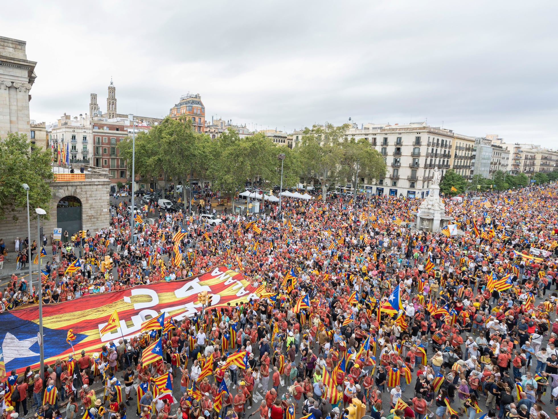 Un independentismo desmovilizado reúne a personas en la
