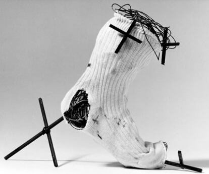 Maqueta de <i>Mitjó</i> (El calcetín), de Antoni Tàpies.