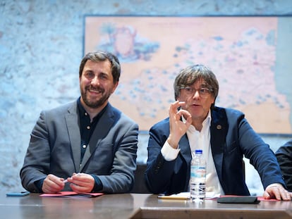 Toni Comín y Carles Puigdemont, el viernes en la reunión de la cúpula del Consell de la República en Ribesaltes (Francia).